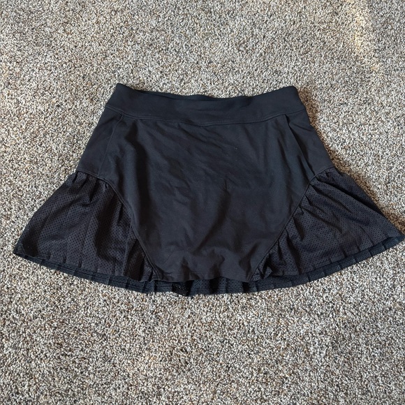 Under Armour Dresses & Skirts - Womens under armour size small black athletic gym sporty skirt used